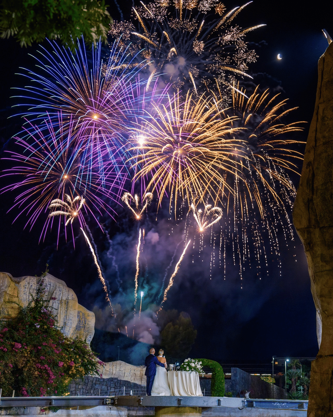 Manlio e Consuelo durante i fuochi d'artificio al Castello delle Aci