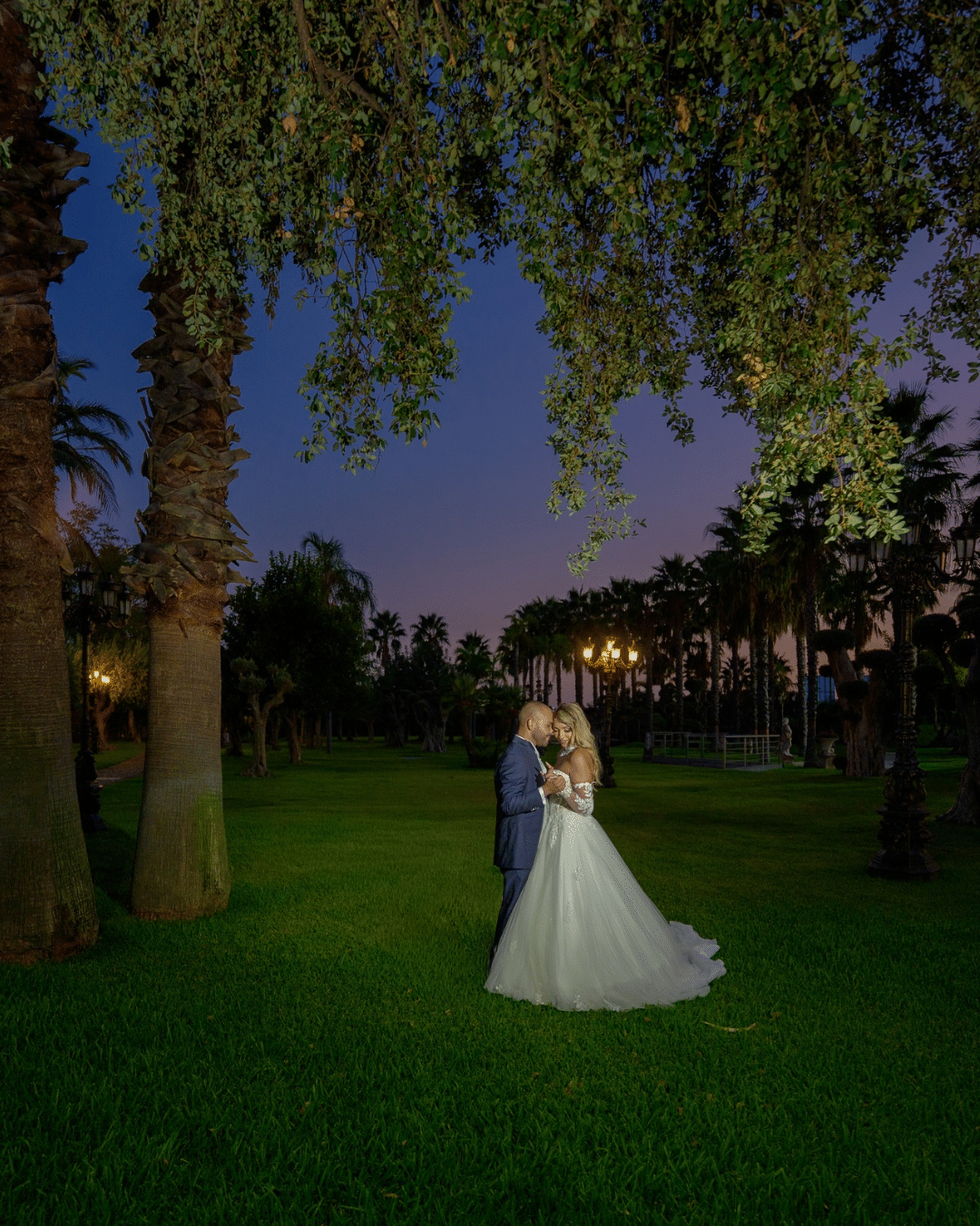 Manlio e Consuelo nel giardino del Castello delle Aci